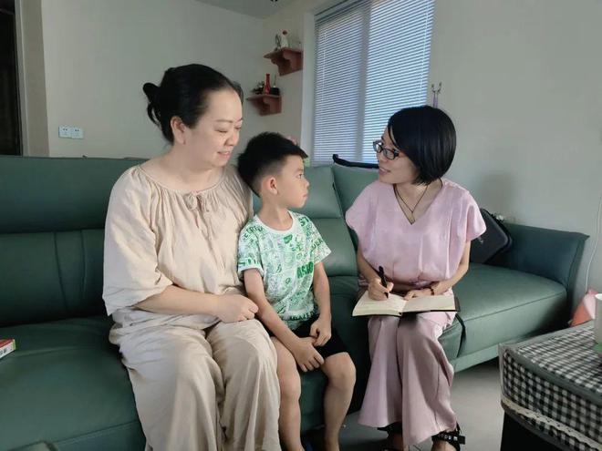 天博·综合体育师者如光 文清清：情润幼苗正心育德(图5)