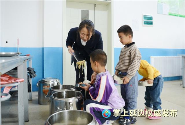天博·综合体育全国模范教师郭桂霞——38年扎根山村抚育“幼苗”(图3)