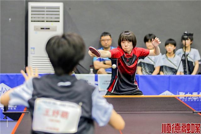 天博·综合体育“银河·幼苗杯”少儿乒乓球比赛在容桂举行(图2)