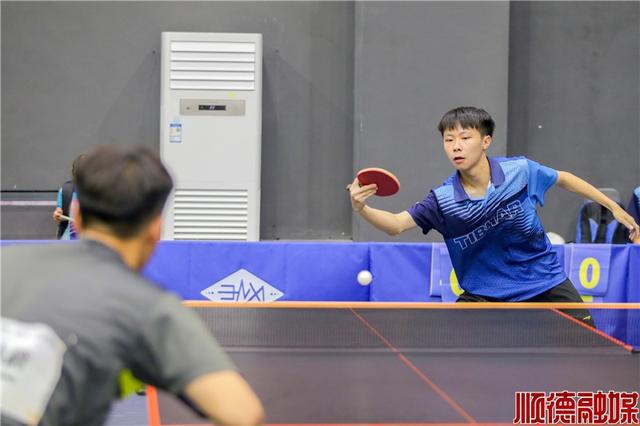 天博·综合体育“银河·幼苗杯”少儿乒乓球比赛在容桂举行(图3)