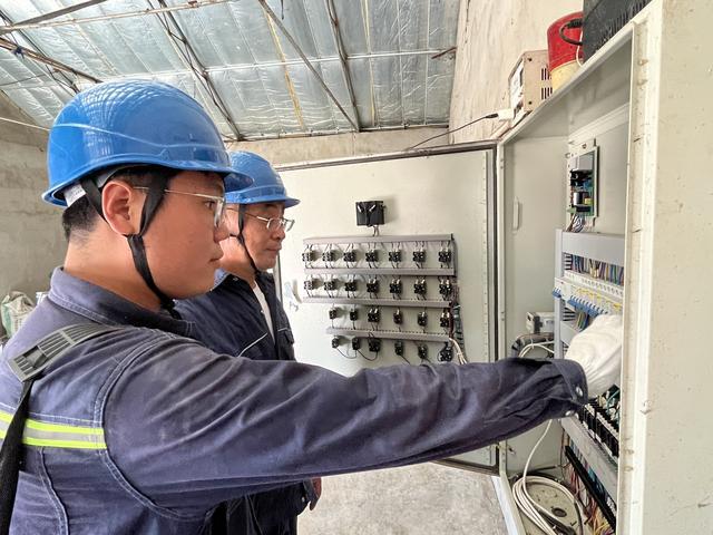天博·综合体育国网庄河市供电公司：帮养殖户维修电缆 保住海参幼苗(图1)
