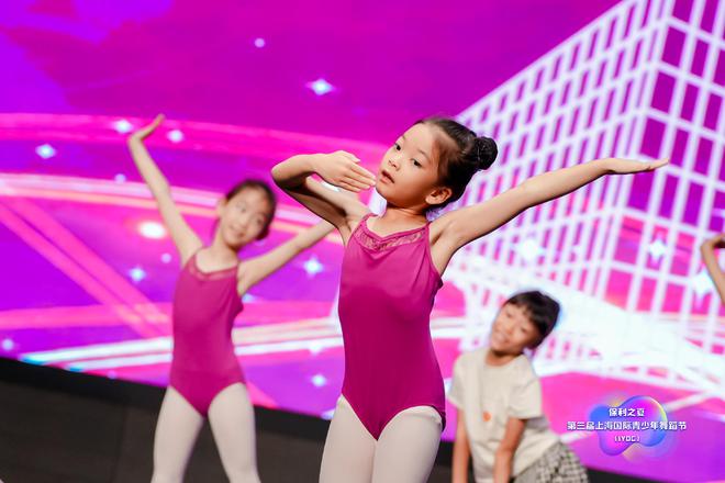 天博·综合体育浇灌舞蹈幼苗上千名小舞者齐聚上海嘉定(图2)