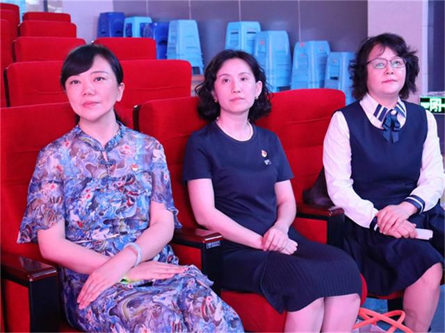 天博·综合体育童趣初绽 温馨携手育幼苗(图2)