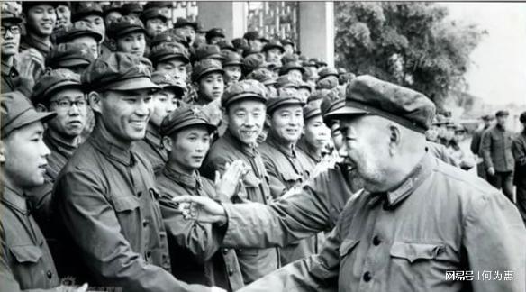 天博·综合体育连干部全负伤通信兵站出来指挥感动许总：这名干部苗子太可惜(图9)