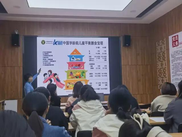 天博·综合体育守护幼苗成长新篇章：伊金霍洛旗第五幼儿园校家社协同共育行动(图3)