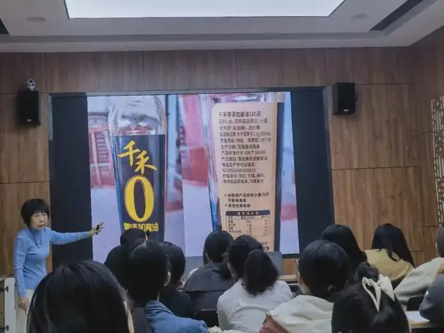 天博·综合体育守护幼苗成长新篇章：伊金霍洛旗第五幼儿园校家社协同共育行动(图2)
