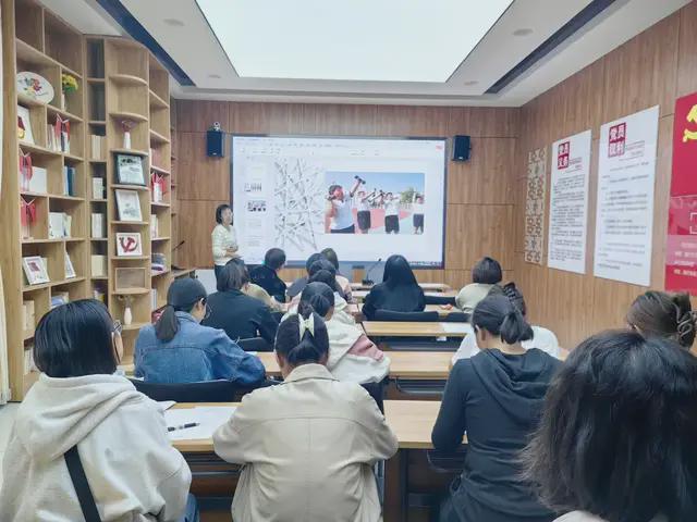 天博·综合体育守护幼苗成长新篇章：伊金霍洛旗第五幼儿园校家社协同共育行动(图4)