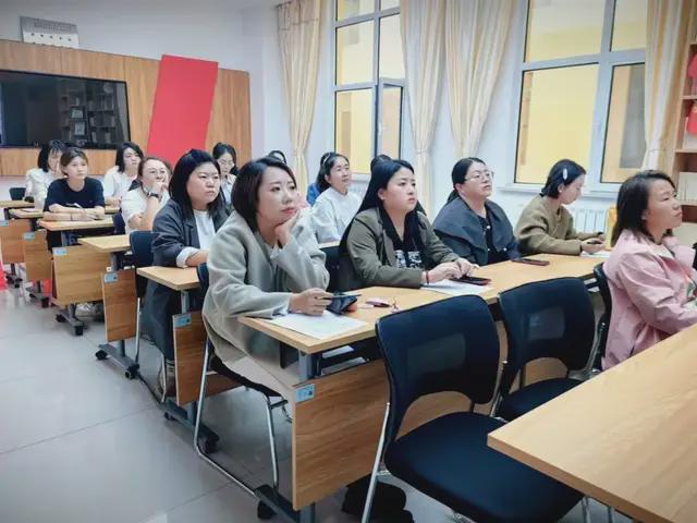 天博·综合体育守护幼苗成长新篇章：伊金霍洛旗第五幼儿园校家社协同共育行动(图5)