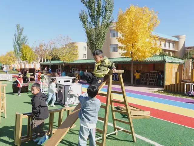 天博·综合体育守护幼苗成长新篇章：伊金霍洛旗第五幼儿园校家社协同共育行动(图8)