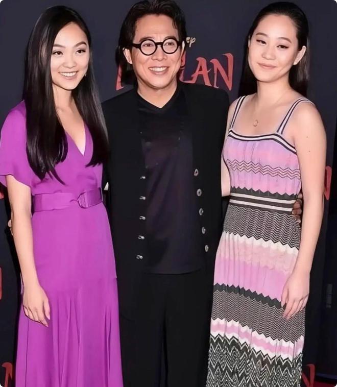 天博·综合体育被李连杰女儿造型惊艳24岁巴掌脸天鹅颈皮肤黝黑长腿抢镜(图6)