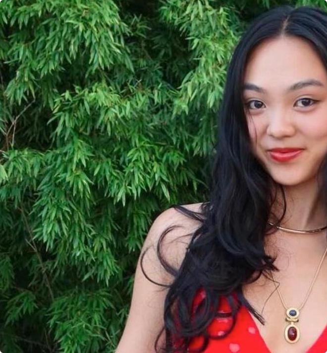 天博·综合体育被李连杰女儿造型惊艳24岁巴掌脸天鹅颈皮肤黝黑长腿抢镜(图13)